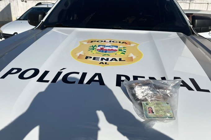 ﻿Mulher é presa ao tentar entrar com maconha e cocaína no ﻿Presídio de Segurança Máxima III, em Maceió