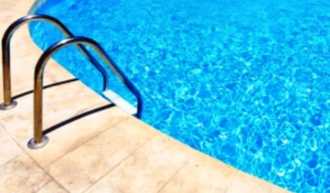Menina de dois anos morre afogada após cair na piscina de casa no Antares, em Maceió