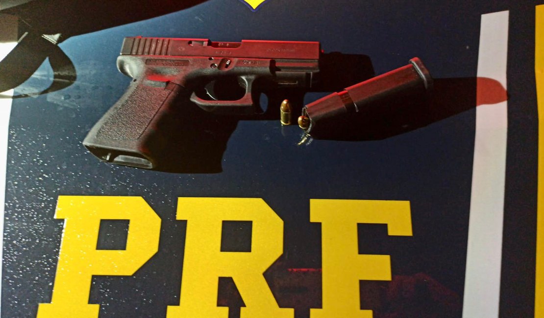 Homens são presos por porte ilegal de arma e estelionato