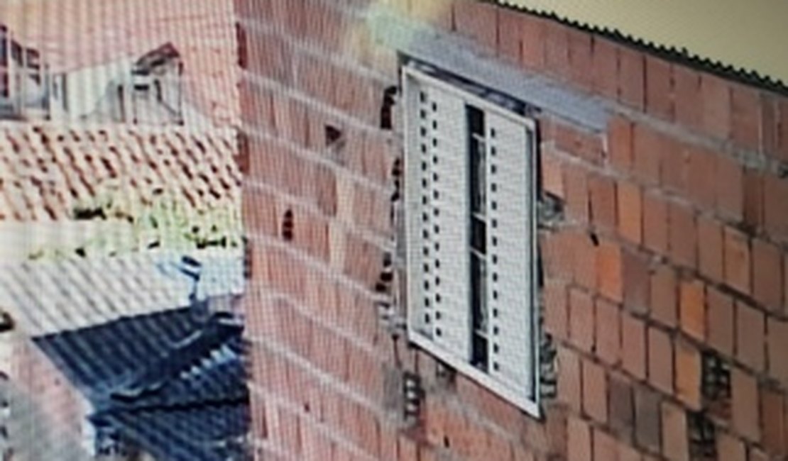 Jovem tem casa invadida e é assassinado a tiros no Vale do Reginaldo, em Maceió