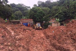 Bombeiros encontram corpos de mulher e bebê em deslizamento, em AL