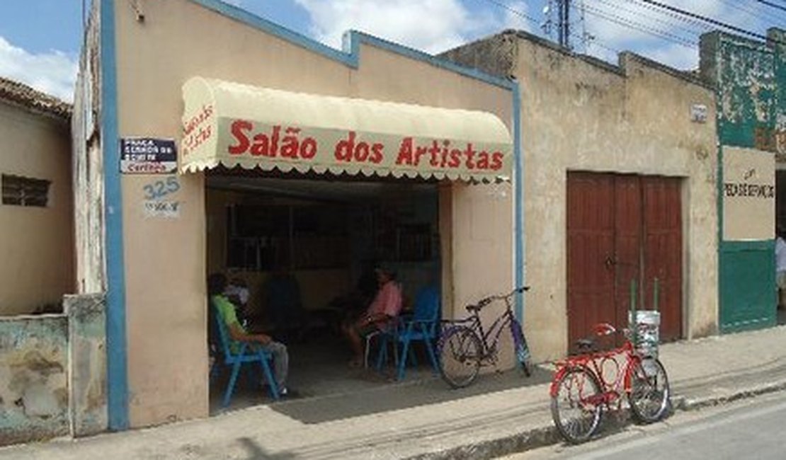 Bandidos arrombam ‘Salão do Artistas’ em Arapiraca e furtam sanfonas e outros objetos