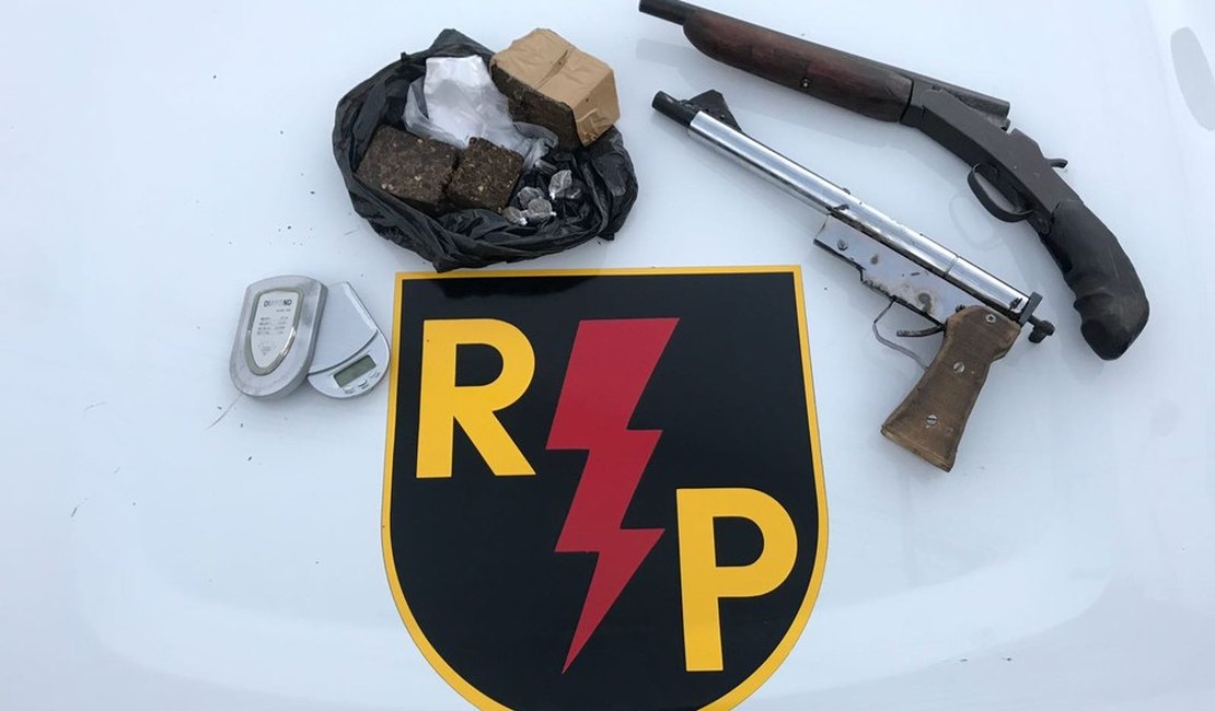 Adolescente é apreendida com arma e drogas no bairro do Jacintinho, em Maceió