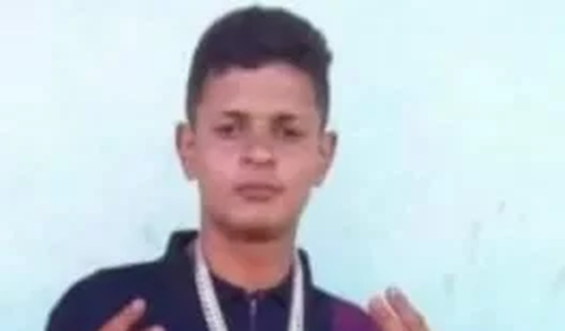 Jovem é assassinado a tiros dentro de oficina em Rio Largo