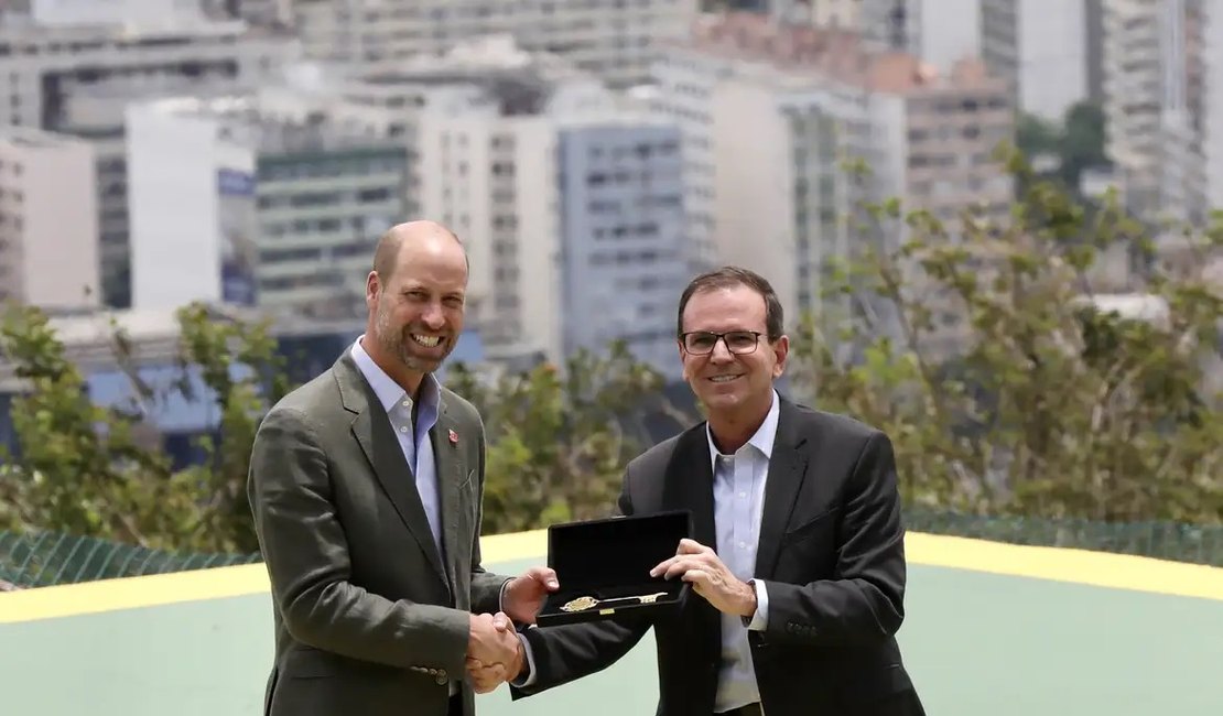 Príncipe William visita Pão de Açúcar e recebe chave da cidade do Rio