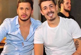 Criticado por recusar rótulo de casamento gay, Carlinhos Maia rebate internautas