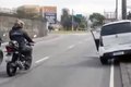 VÍDEO. Caminhão ‘arrasta’ carro em briga de trânsito na Zona Norte do Rio