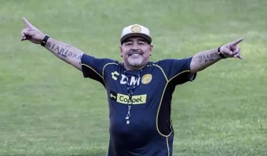 Morte de Maradona vira guerra familiar e confirma profecia do ex-jogador