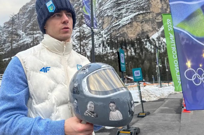 COI proíbe ucraniano de usar capacete com fotos de mortos na guerra