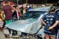 Carro colide contra parede de mercadinho e motorista fica preso às ferragens em Rio Largo