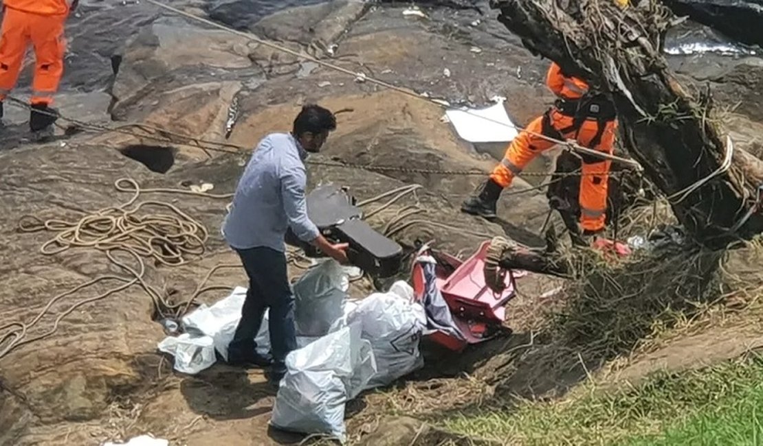 PM atirou para evitar furto de pertences de Marília Mendonça de avião no local do acidente