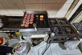 Vigilância Sanitária interdita hamburgueria em Maceió