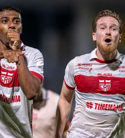 CRB vence o Atlético-GO por 3 a 1 e cola no G6 da Série B