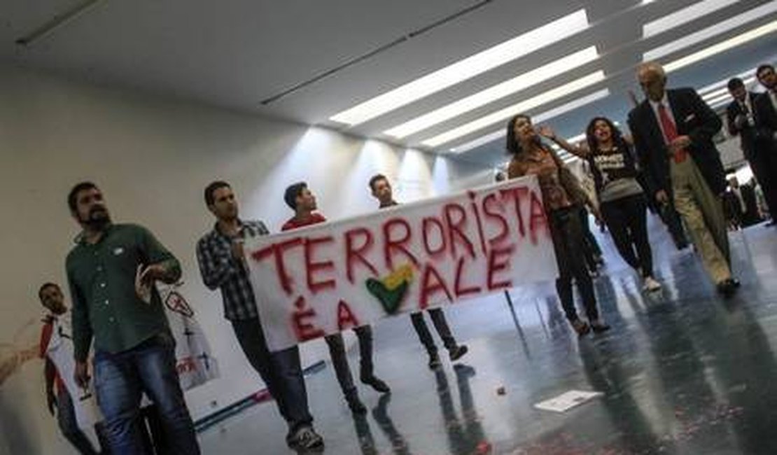 Protesto contra Samarco termina em pancadaria na Câmara dos Deputados