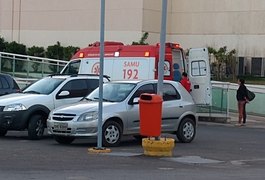 VÍDEO. Idosa passa mal em praça de alimentação de shopping no bairro Santa Edwiges