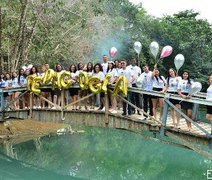 Vídeo: Ponte desaba durante fotos de formatura em Rondônia