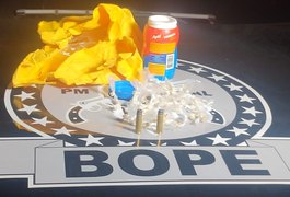 Mulher é presa por tráfico de drogas e posse de munições, em Rio Largo