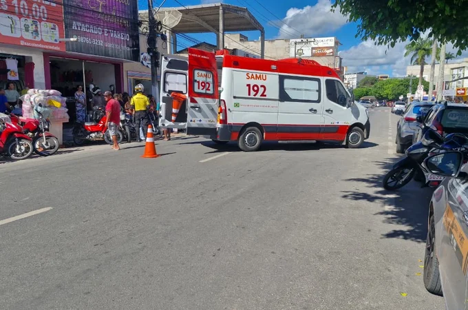 Colisão entre motocicletas deixa feridos no Centro de Arapiraca