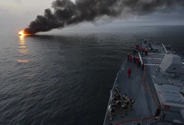 EUA bombardeiam alvos no Irã após ataques a navios no Estreito de Ormuz