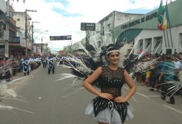 Arapiraquenses celebram 7 de Setembro com desfile cívico