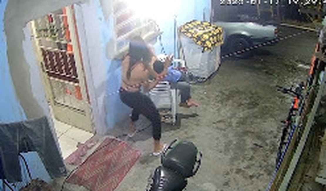 VÍDEO: Alagoana é morta a facadas na frente de filhos pequenos em SP; autora foi presa