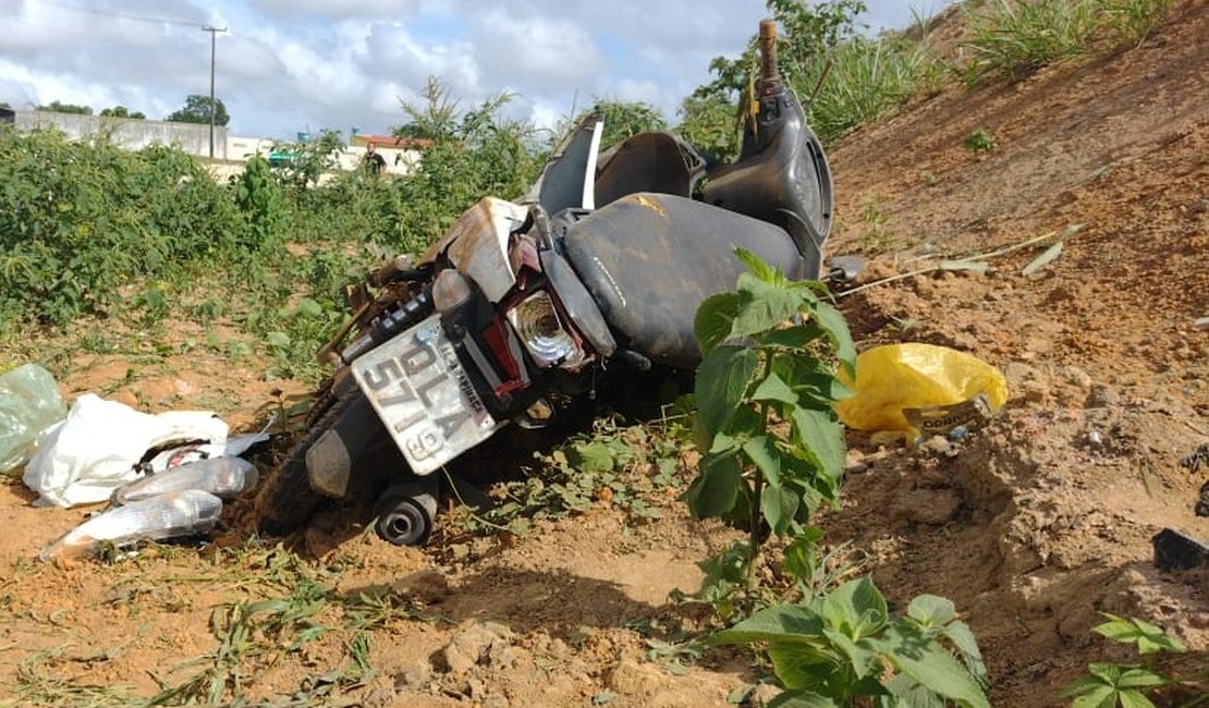 Condutor de motocicleta morre ao ser atingido por carro durante manobra irregular na AL-220, em Arapiraca