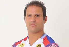 Jogador alagoano com passagens pelo futebol pernambucano morre aos 35 anos após dias internado