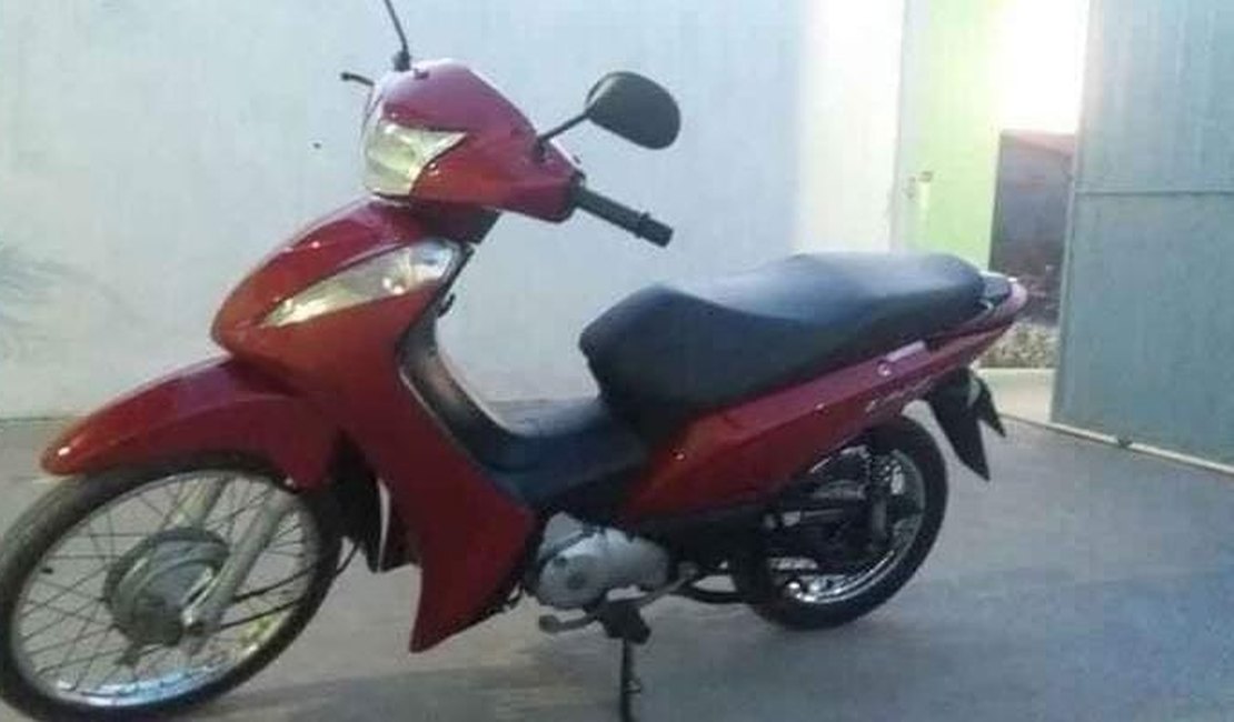 Suspeito é preso após tentar vender moto roubada, em Arapiraca