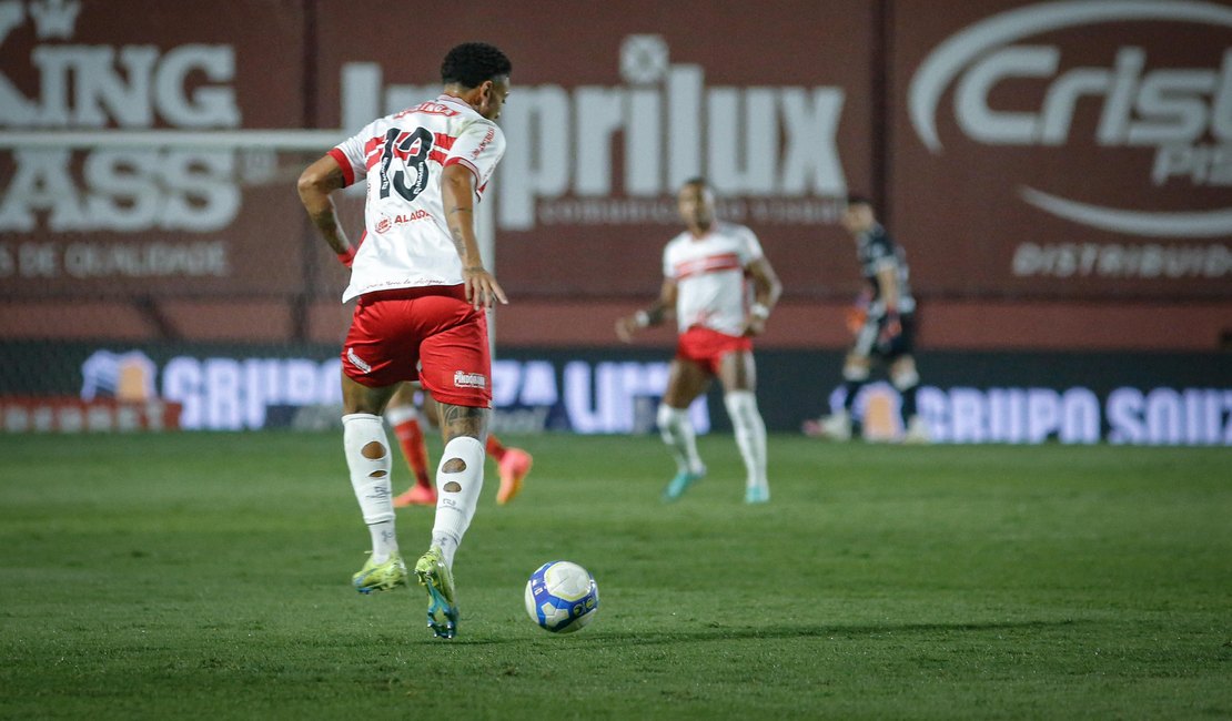 CRB chega ao 11º jogo sem vitória ao perder por 1 a 0 para o Vila Nova, em Goiás