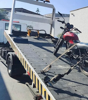 Agentes de trânsito apreendem motocicleta com 360 multas e mais de R$ 87 mil em débitos