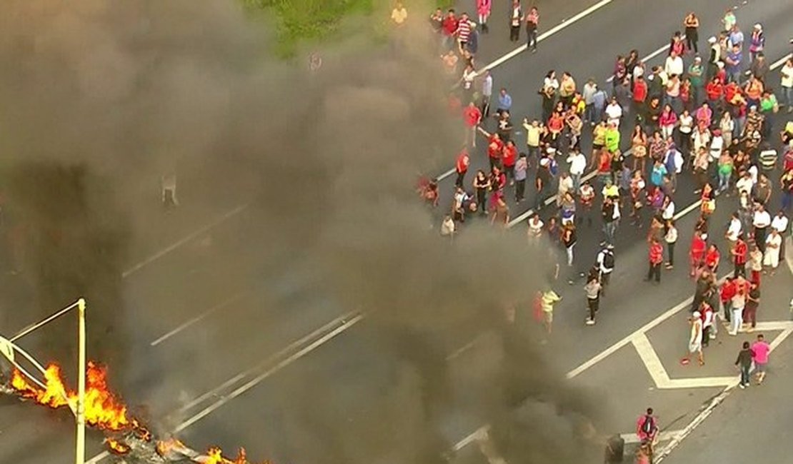 Grupos protestam em 15 estados e no DF contra a PEC que limita gastos