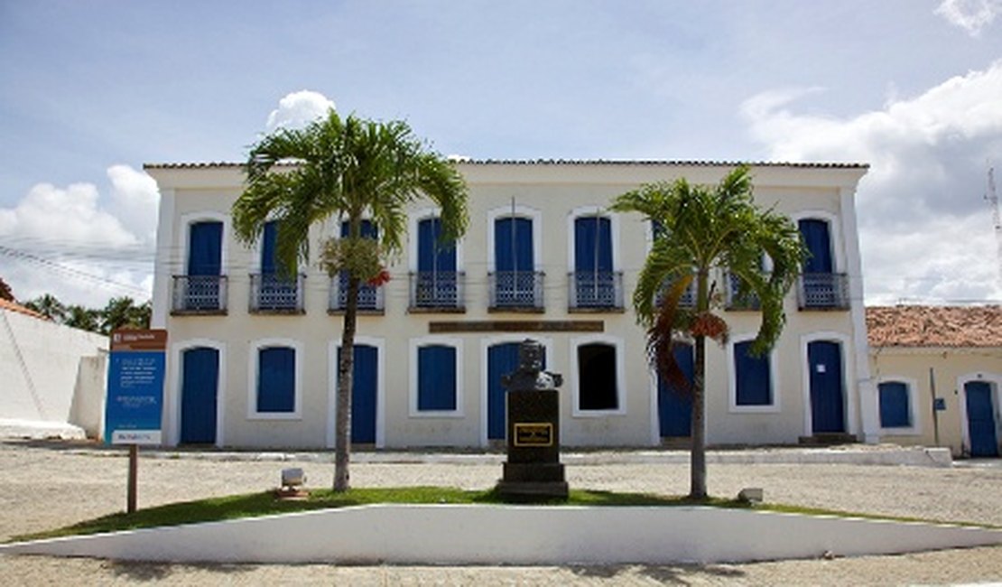 Presidente da câmara assume prefeitura e libera pagamento de servidores em atraso