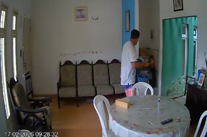 Câmeras registram invasão a residência na Jatiúca; suspeito leva equipamento de segurança