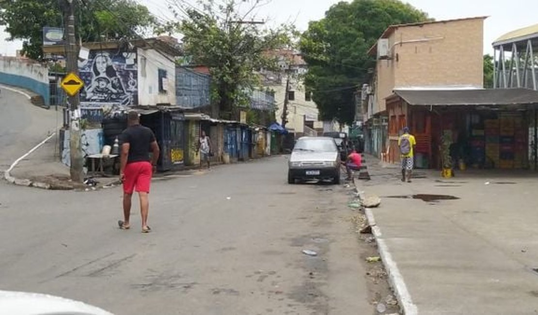 Motorista de app entra em área dominada pelo tráfico e morre baleado ao desobedecer ordem de criminosos, em Salvador