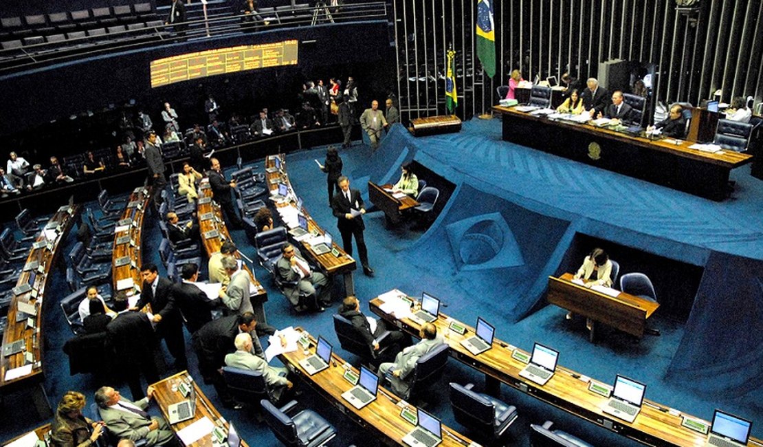 Eunício quer votar reforma trabalhista 'mais tardar' até metade de junho