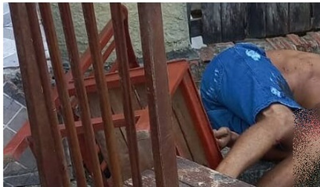 Jovem é assassinado a tiros enquanto bebia com amigos, no interior alagoano