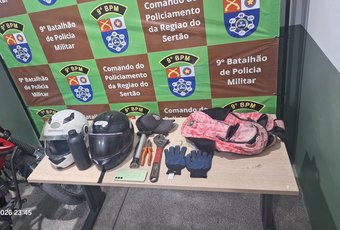 Motocicleta roubada é recuperada após suspeitos atirarem contra a polícia na AL-220, em Delmiro Gouveia