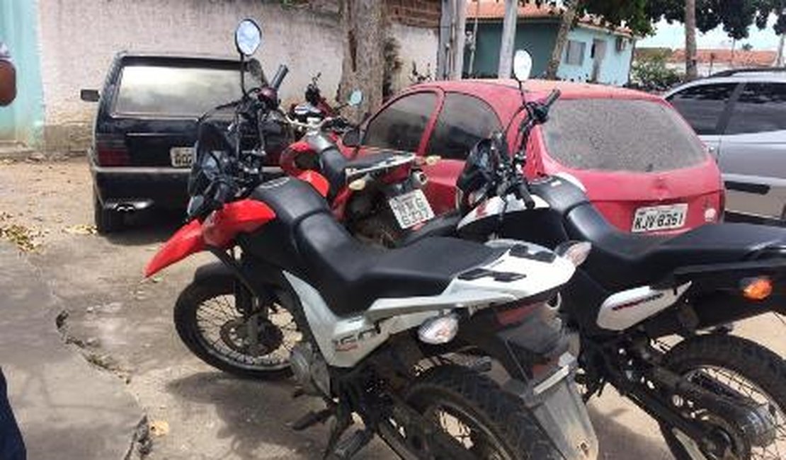 Três motocicletas foram encontradas em uma casa abandonada no Distrito Industrial de Arapiraca