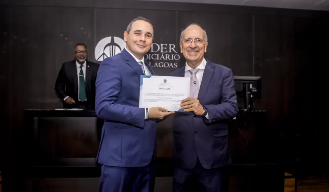 Justiça eleitoral diploma Prefeito Ronaldo Lopes, Vice-Prefeito Valdinho Monteiro e vereadores de Penedo