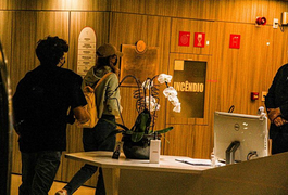 Internado por complicações da COVID-19, Luciano Szafir recebe a visita da filha Sasha e o genro João Figueiredo