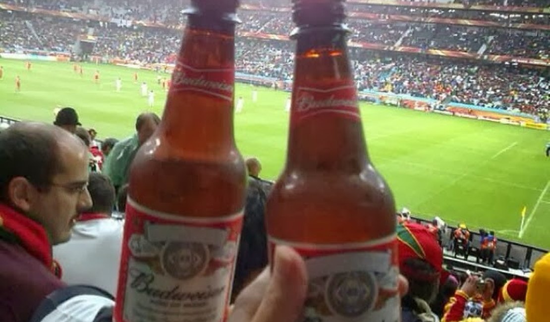 Cerveja não tem relação com violência e deve ser liberada em estádios