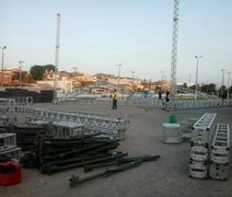 Estrutura para show de Jorge e Mateus já está sendo armada no Centro de Arapiraca