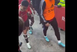 Mãe de torcedor do Everton acusa Cristiano Ronaldo de agressão e divulga imagem da mão do filho