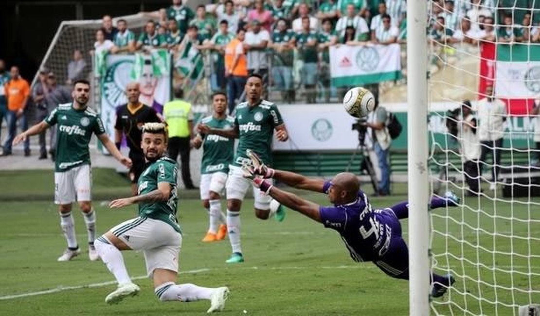 Corinthians surpreende Palmeiras e é bicampeão paulista