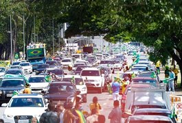 Manifestantes chamam Moro de ‘Judas’ e pedem saída de Maia da presidência da Câmara