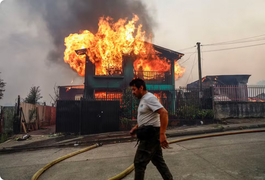Incêndios no sul do Chile deixam mortos e mais de 50 mil desalojados