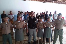 Pelotão Mirim ministra palestra para internos em casa de recuperação