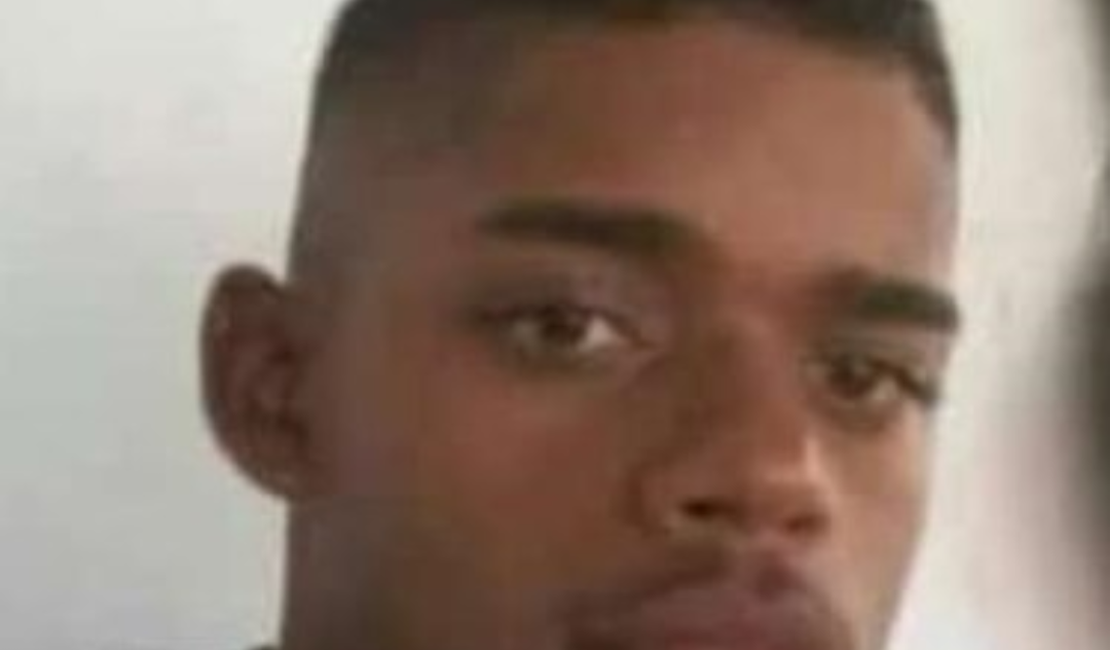 Jovem morre atropelado enquanto ajudava a recolher verduras de caminhão que tombou, no Sertão