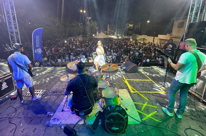 Réveillon de Arapiraca reúne multidão e celebra chegada de 2026 com shows e queima de fogos