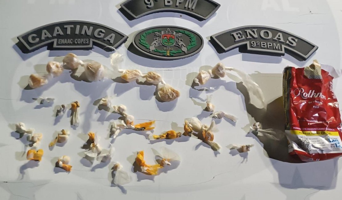 PM conduz 3 pessoas à delegacia por tráfico de drogas e receptação de veículo roubado no Sertão alagoano